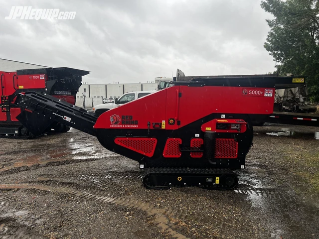 2025 RED, červená, dovoz Kanada — foto 4 z 5