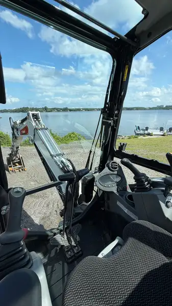 2023 Bobcat E35-WHITE, bílá, 5 mth, dovoz Kanada — foto 9 z 12