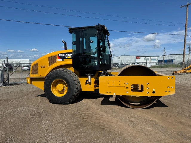 2018 Caterpillar CS64B, červená, dovoz Kanada — foto 4 z 5