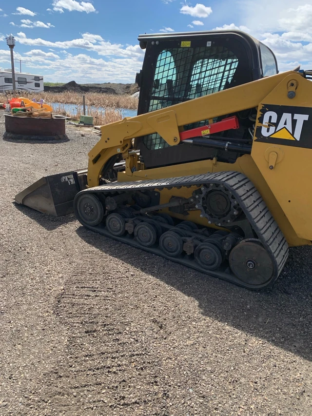 Caterpillar 277D, červená, dovoz Kanada — foto 2 z 5