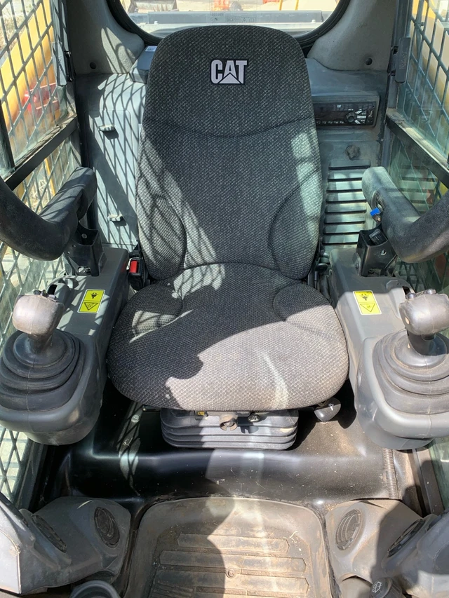 Caterpillar 277D, červená, dovoz Kanada — foto 5 z 5