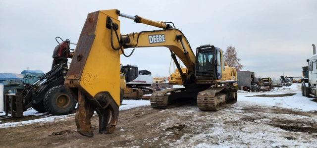 2005 John Deere 330C, 15 073 mth, dovoz Kanada — foto 3 z 5