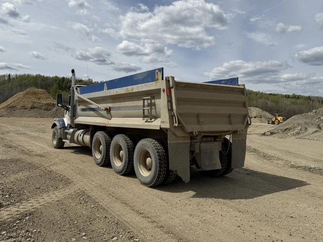 2018 PETERBILT, 382 036 mth, dovoz Kanada — foto 4 z 5