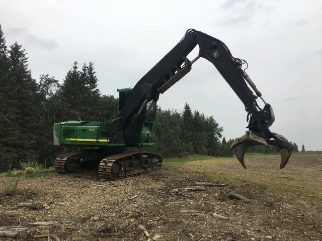 2011 John Deere 3754, červená, dovoz Kanada — foto 3 z 5