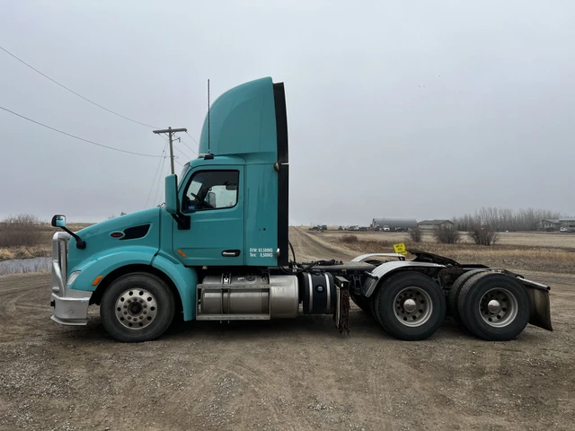 2018 PETERBILT, 1 150 400 mth, dovoz Kanada — foto 3 z 5