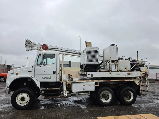 2002 Caterpillar FREIGHTLINER, 99 455 mth, dovoz Kanada — foto 2 z 5