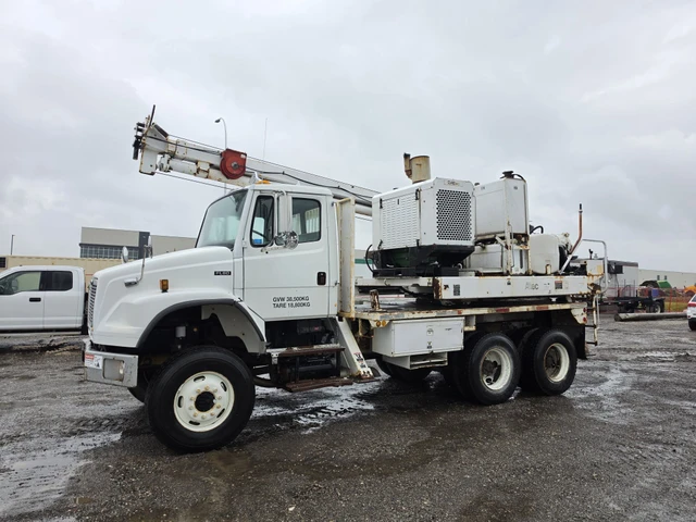 2002 Caterpillar FREIGHTLINER, 99 455 mth, dovoz Kanada — foto 3 z 5