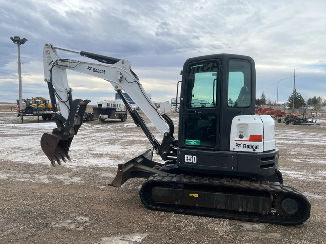 2017 Bobcat E50, červená, 1 mth, dovoz Kanada — foto 2 z 5