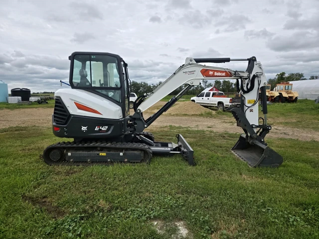 2023 Bobcat E42R2, 1 mth, dovoz Kanada — foto 4 z 5