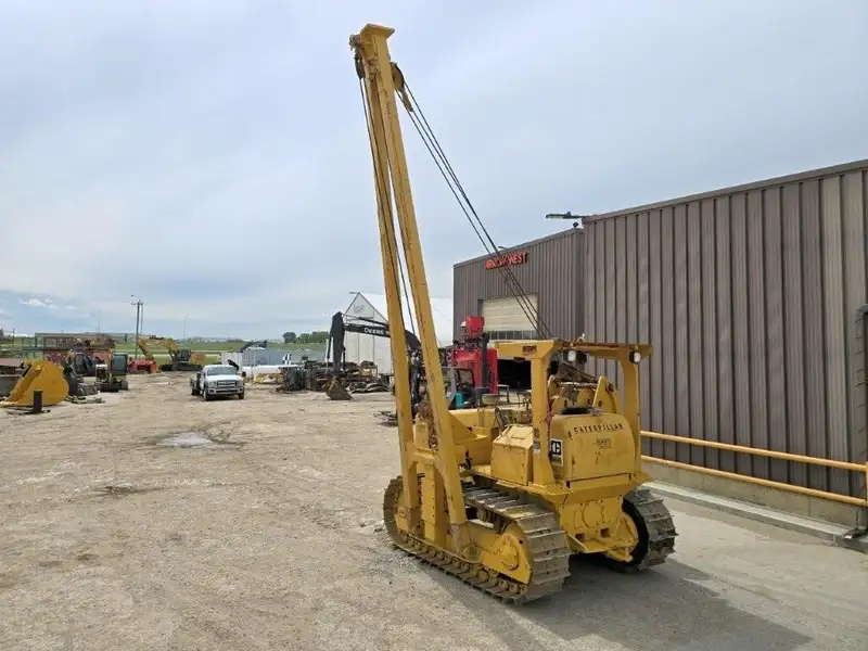 1980 Caterpillar D4E, dovoz Kanada — foto 11 z 12