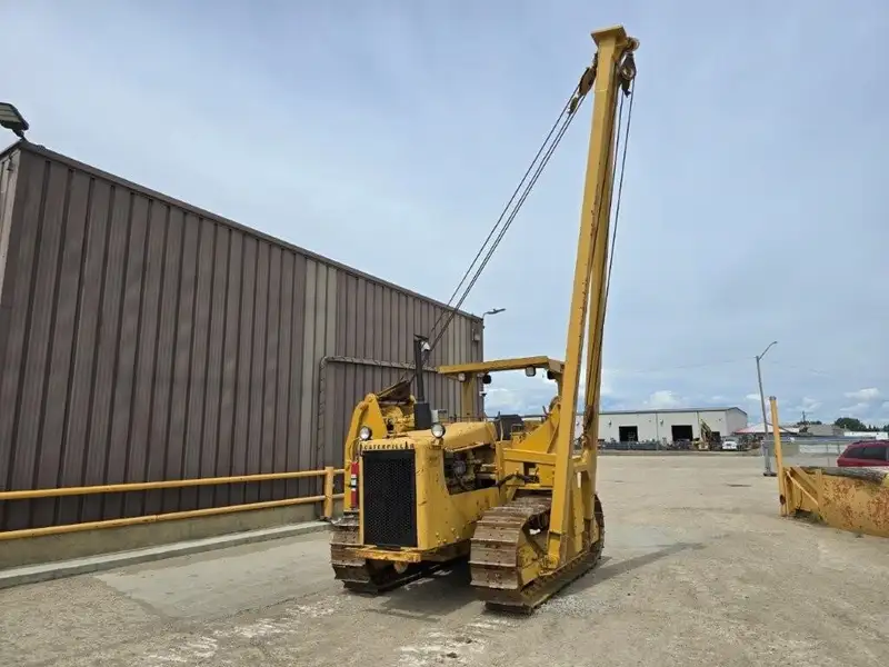 1980 Caterpillar D4E, dovoz Kanada — foto 4 z 12