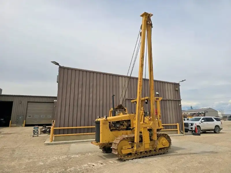1980 Caterpillar D4E, dovoz Kanada — foto 8 z 12