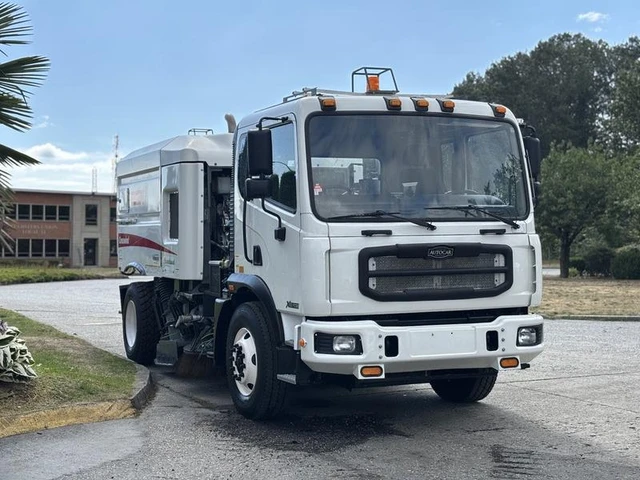 2012 AUTOCAR, 144 503 mth, dovoz Kanada — foto 2 z 5