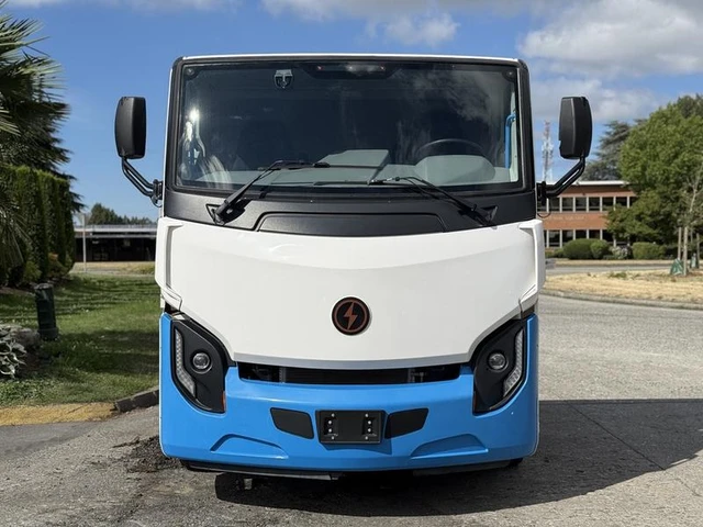 2022 LION, 3 701 mth, dovoz Kanada — foto 3 z 5