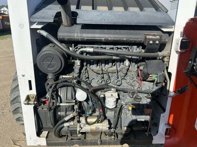 2002 Bobcat A220, dovoz Kanada — foto 4 z 7