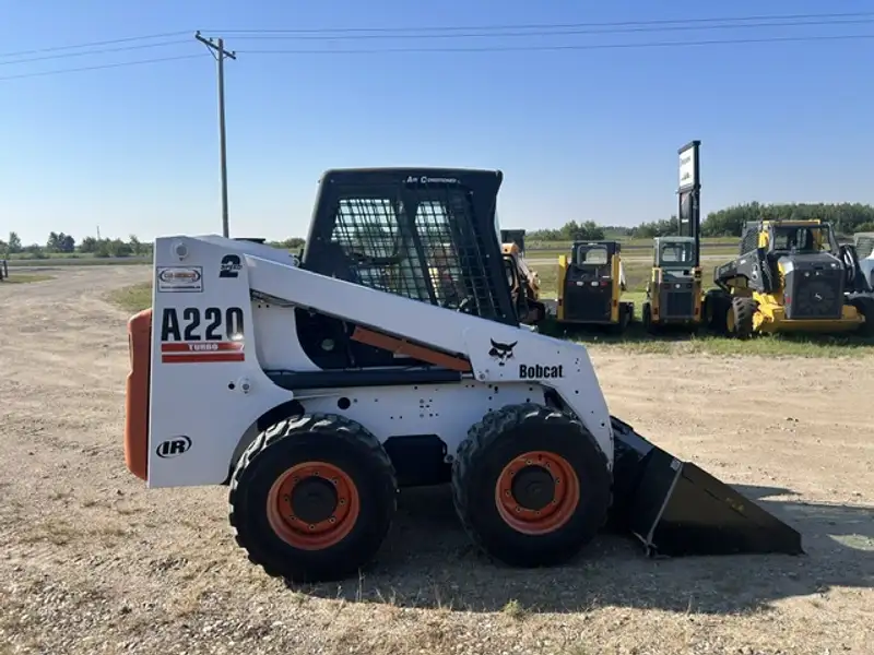 2002 Bobcat A220, dovoz Kanada — foto 7 z 7