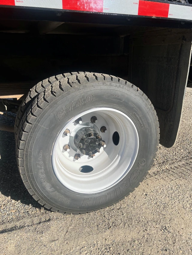 2005 GMC, 217 000 mth, dovoz Kanada — foto 4 z 5