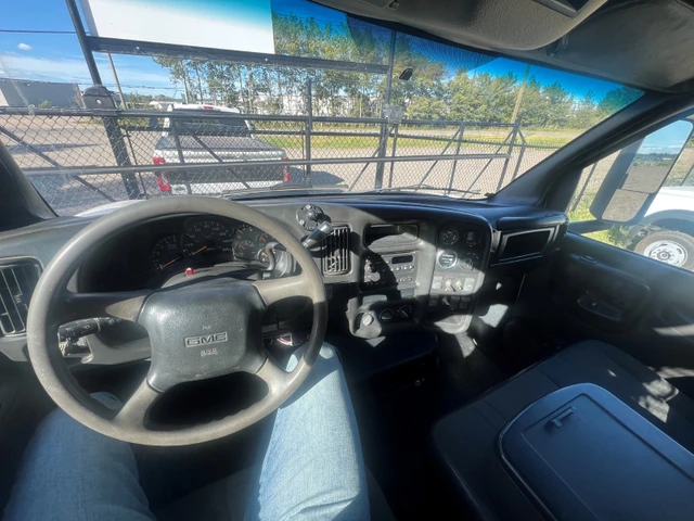 2005 GMC, 217 000 mth, dovoz Kanada — foto 5 z 5