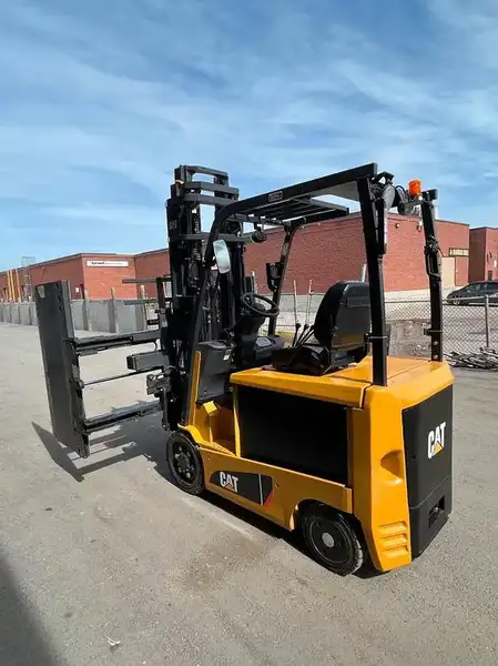 2017 Caterpillar 2C5000, dovoz Kanada — foto 5 z 6