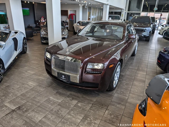 2012 Rolls-Royce Ghost, červená, 8 789 km, dovoz Kanada — foto 2 z 5