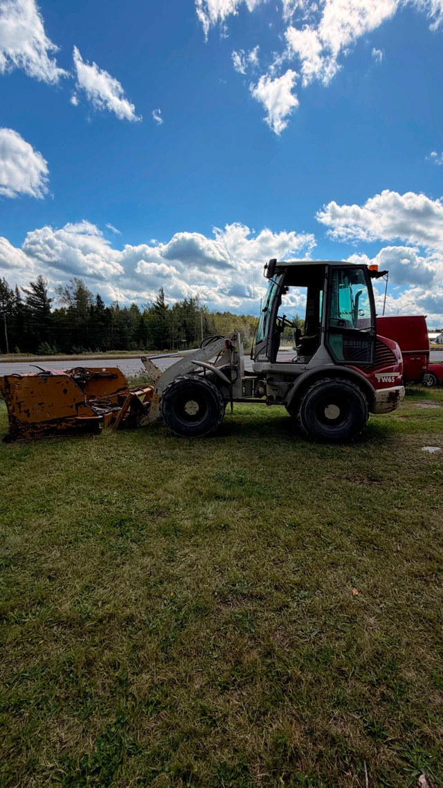 2009 Takeuchi CHARGEUR, 5 781 mth, dovoz Kanada — foto 2 z 5