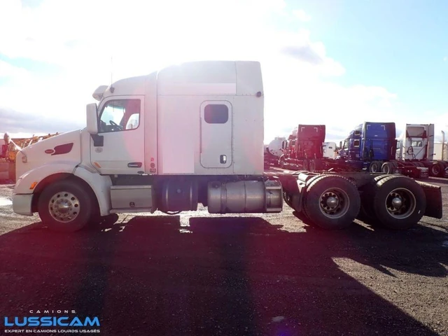 2015 PETERBILT, 1 066 176 mth, dovoz Kanada — foto 4 z 5