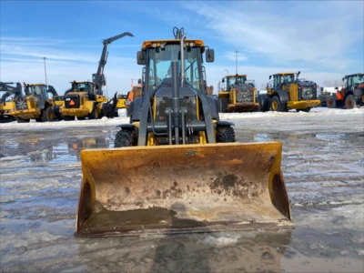 2016 John Deere 410L, 1 mth, dovoz Kanada — foto 2 z 5