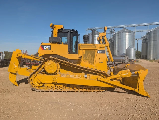 2010 Caterpillar D9T, 1 mth, dovoz Kanada — foto 4 z 5