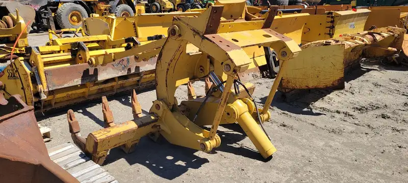 Caterpillar CUSTOM, dovoz Kanada — foto 2 z 3