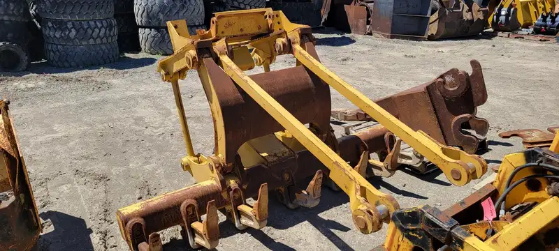 Caterpillar CUSTOM, dovoz Kanada — foto 3 z 3