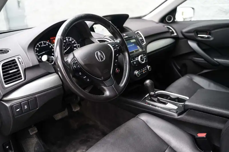 2017 Acura RDX Tech Pkg, stříbrná, 194 917 km, dovoz Kanada — foto 11 z 12