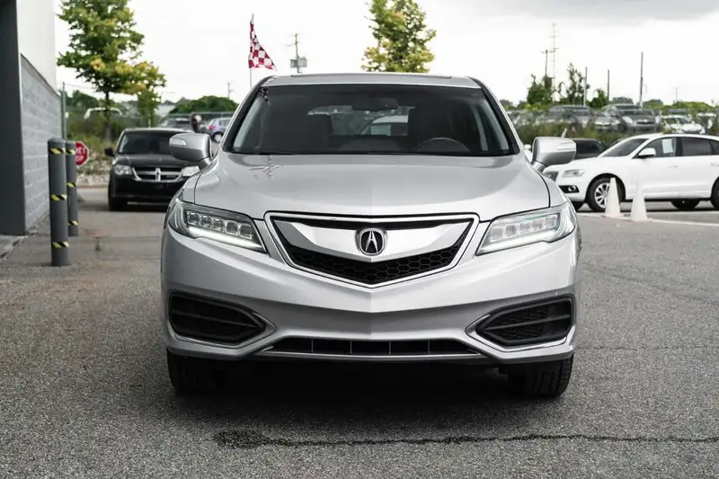 2017 Acura RDX Tech Pkg, stříbrná, 194 917 km, dovoz Kanada — foto 2 z 12