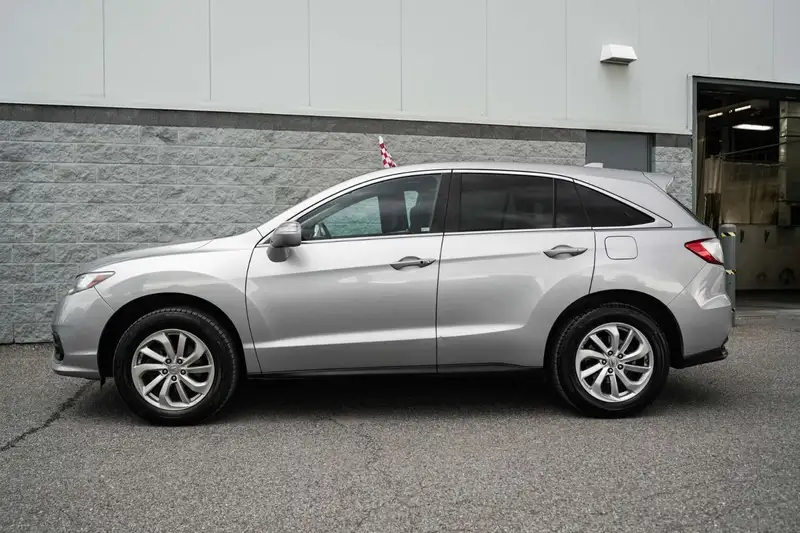 2017 Acura RDX Tech Pkg, stříbrná, 194 917 km, dovoz Kanada — foto 3 z 12