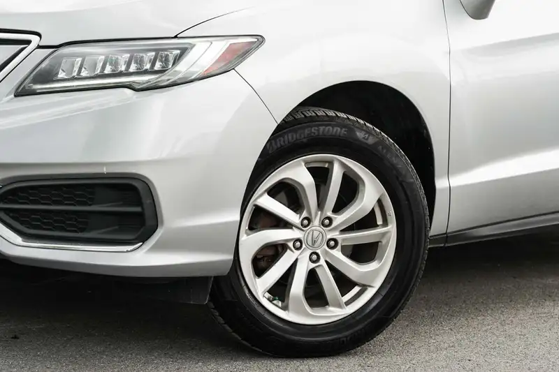 2017 Acura RDX Tech Pkg, stříbrná, 194 917 km, dovoz Kanada — foto 7 z 12