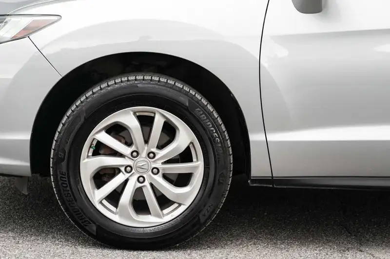 2017 Acura RDX Tech Pkg, stříbrná, 194 917 km, dovoz Kanada — foto 8 z 12