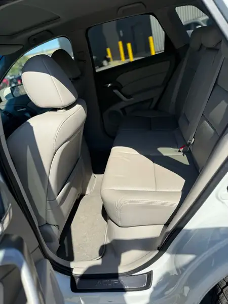 2011 Acura RDX Tech Pkg, bílá, 163 127 km, dovoz Kanada — foto 11 z 12