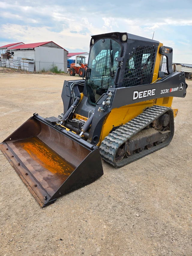 2018 John Deere 323E, dovoz Kanada — foto 2 z 5