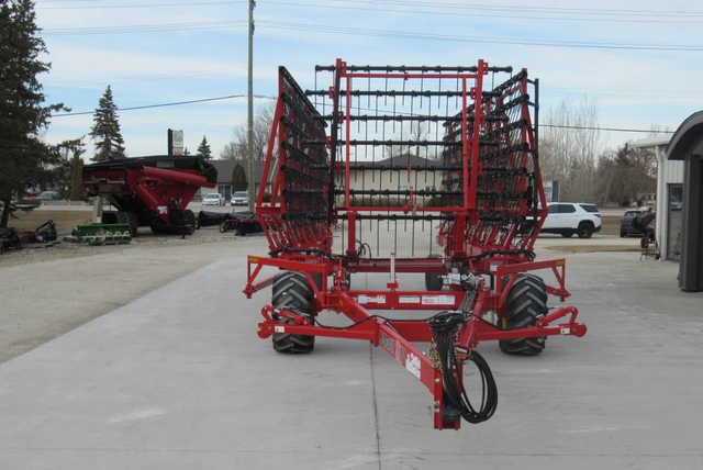 2026 BOURGAULT, dovoz Kanada — foto 2 z 5