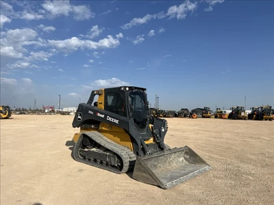 2023 John Deere 331G, 1 mth, dovoz Kanada — foto 2 z 5
