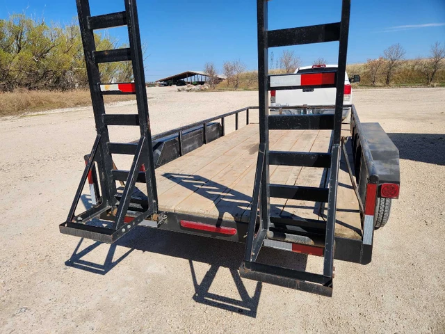 SKIDSTEER, dovoz Kanada — foto 4 z 5