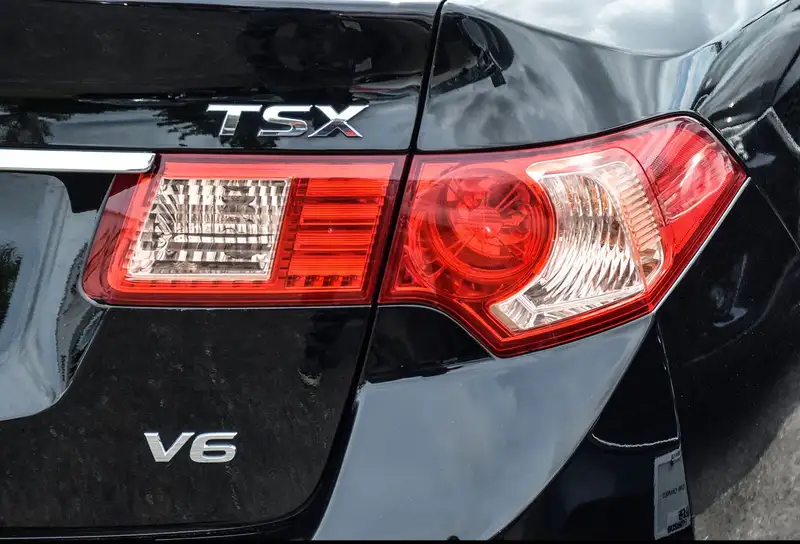 2012 Acura TSX Tech Pkg, černá, 146 200 km, dovoz Kanada — foto 9 z 12