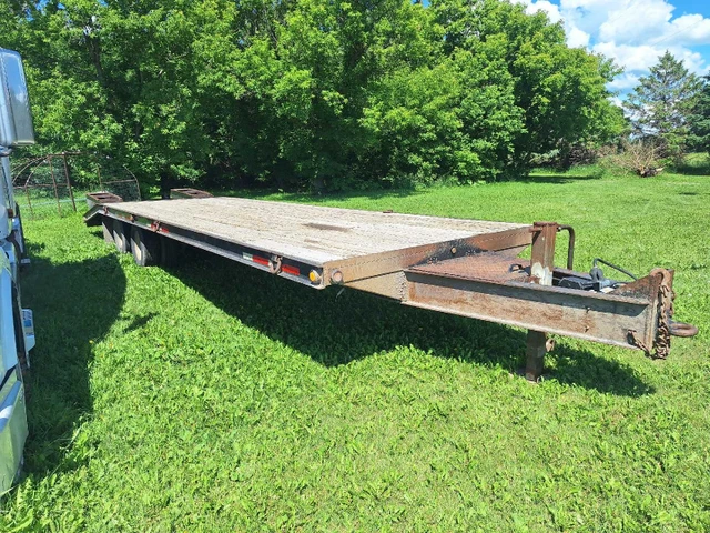 30' flat deck equipment trailer, dovoz Kanada — foto 2 z 5