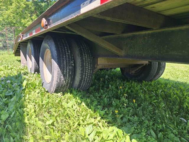 30' flat deck equipment trailer, dovoz Kanada — foto 3 z 5