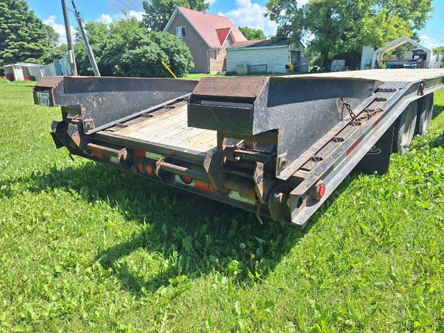 30' flat deck equipment trailer, dovoz Kanada — foto 4 z 5