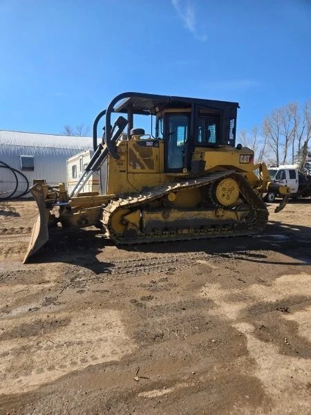 2012 Caterpillar D6T, 1 mth, dovoz Kanada — foto 2 z 5