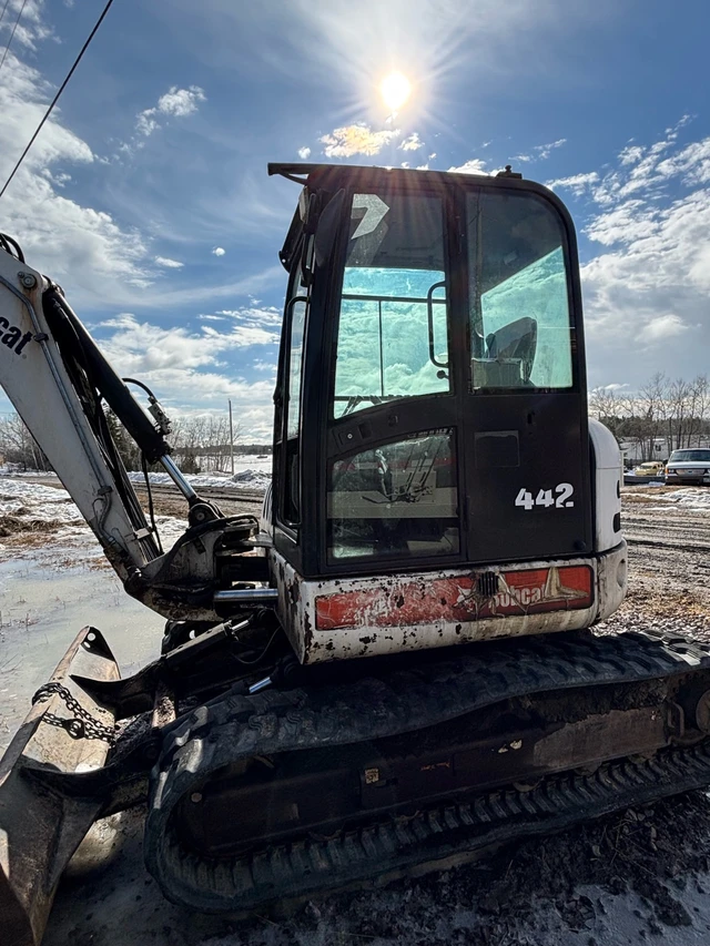 Bobcat 442, dovoz Kanada — foto 1
