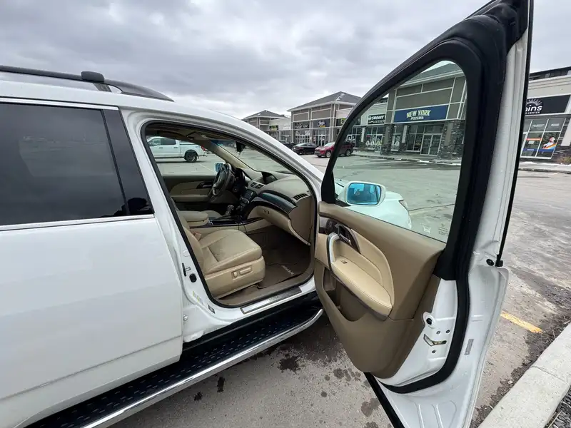 2011 Acura MDX Tech Pkg, bílá, 223 643 km, dovoz Kanada — foto 9 z 12