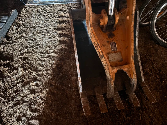 Case EXCAVATOR, dovoz Kanada — foto 2 z 4