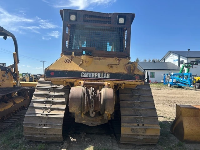 2003 Caterpillar D6M, 1 mth, dovoz Kanada — foto 2 z 5