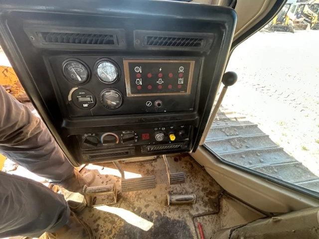 2003 Caterpillar D6M, 1 mth, dovoz Kanada — foto 4 z 5